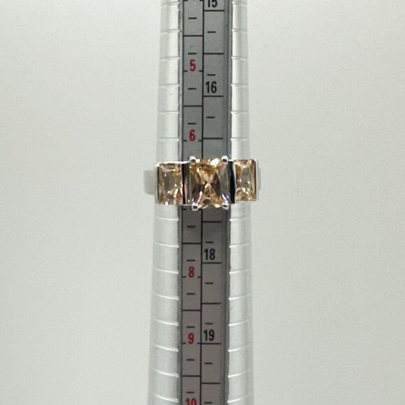 Ring with Three Orange Stones - Picture 6 of 6